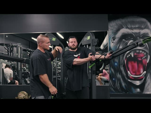 Single Arm Lat Pull Around on FreeMotion
