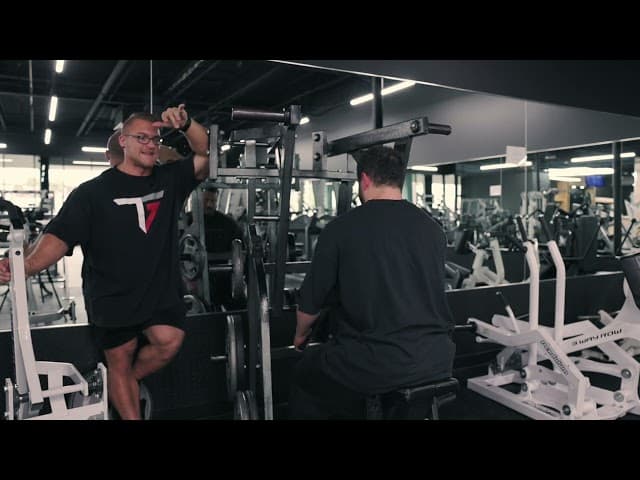 Hammer Strength Low Row: Bilateral